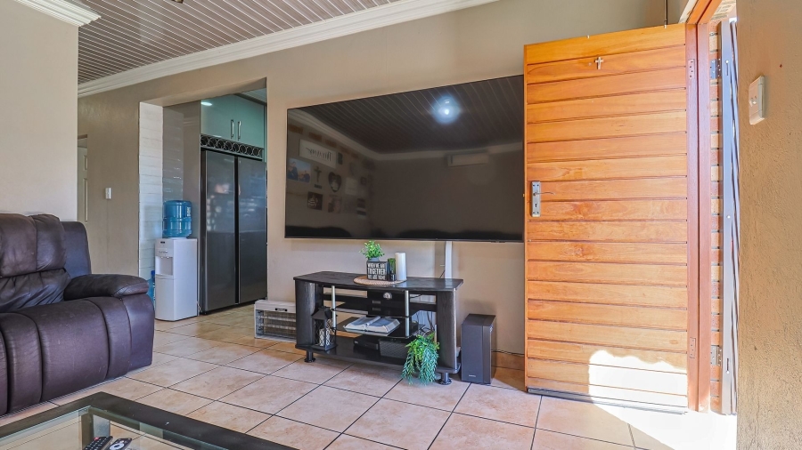 3 Bedroom Property for Sale in Waterkloof East North West